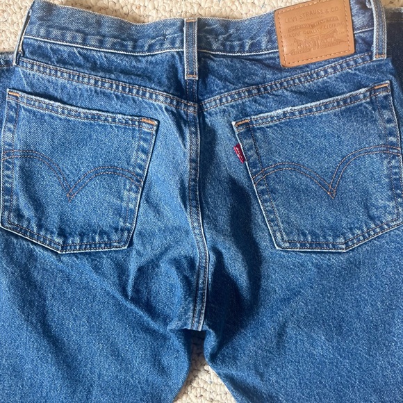Levi's Women's Straight Leg Blue Jeans - Picture 3 of 5
